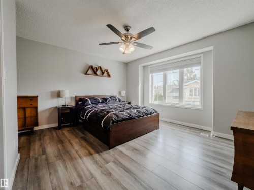 18 64 Blackburn, Edmonton, AB - Indoor Photo Showing Bedroom