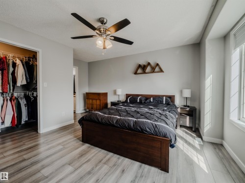 18 64 Blackburn, Edmonton, AB - Indoor Photo Showing Bedroom