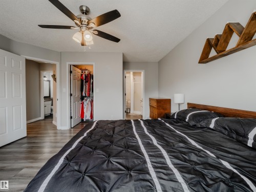 18 64 Blackburn, Edmonton, AB - Indoor Photo Showing Bedroom