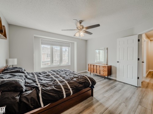 18 64 Blackburn, Edmonton, AB - Indoor Photo Showing Bedroom