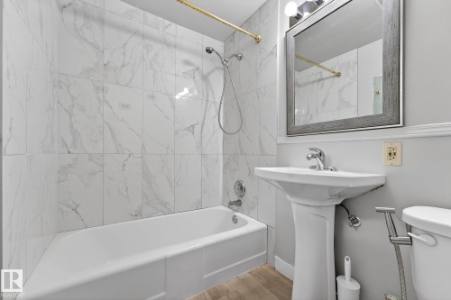 10519 140 Street, Edmonton, AB - Indoor Photo Showing Bathroom