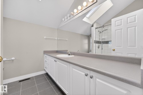 10519 140 Street, Edmonton, AB - Indoor Photo Showing Bathroom
