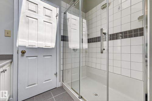10519 140 Street, Edmonton, AB - Indoor Photo Showing Bathroom