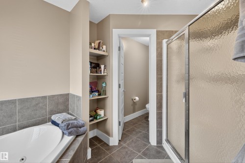 520 Stewart Crescent, Edmonton, AB - Indoor Photo Showing Bathroom