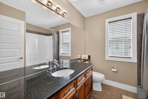 520 Stewart Crescent, Edmonton, AB - Indoor Photo Showing Bathroom