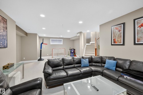 520 Stewart Crescent, Edmonton, AB - Indoor Photo Showing Living Room