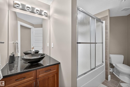 520 Stewart Crescent, Edmonton, AB - Indoor Photo Showing Bathroom