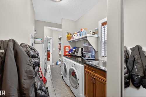 520 Stewart Crescent, Edmonton, AB - Indoor Photo Showing Laundry Room