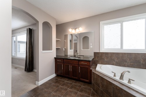 149 Sutton Close, Sherwood Park, AB - Indoor Photo Showing Bathroom