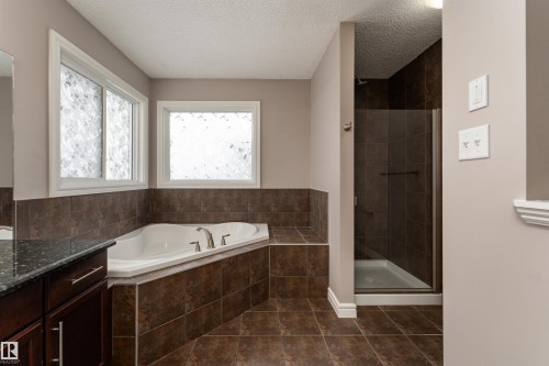 149 Sutton Close, Sherwood Park, AB - Indoor Photo Showing Bathroom