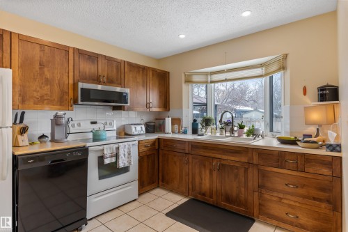 49 St Vital Avenue, St. Albert, AB - Indoor Photo Showing Kitchen