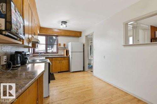 5006 55 Avenue, Stony Plain, AB - Indoor Photo Showing Kitchen