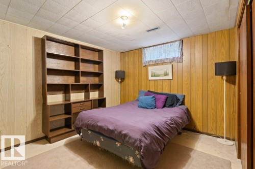 5006 55 Avenue, Stony Plain, AB - Indoor Photo Showing Bedroom
