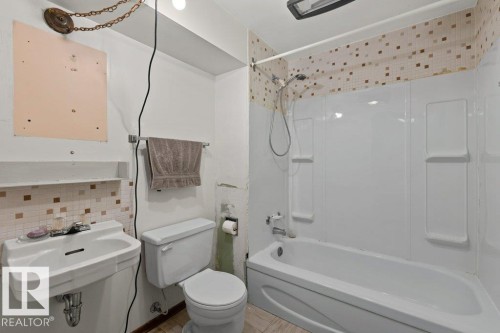 5006 55 Avenue, Stony Plain, AB - Indoor Photo Showing Bathroom