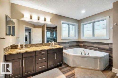 3671 8 Street, Edmonton, AB - Indoor Photo Showing Bathroom
