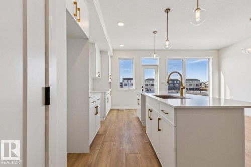 432 30 Street, Edmonton, AB - Indoor Photo Showing Kitchen With Upgraded Kitchen