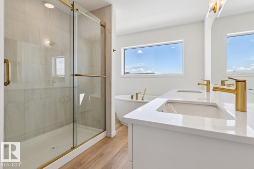 432 30 Street, Edmonton, AB - Indoor Photo Showing Bathroom