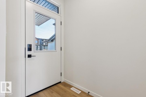 432 30 Street, Edmonton, AB - Indoor Photo Showing Other Room