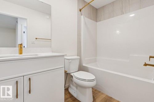432 30 Street, Edmonton, AB - Indoor Photo Showing Bathroom