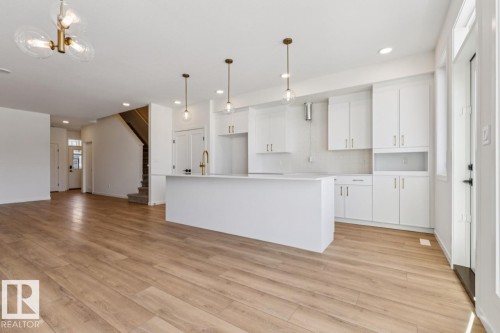 432 30 Street, Edmonton, AB - Indoor Photo Showing Kitchen