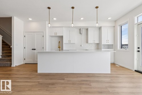 432 30 Street, Edmonton, AB - Indoor Photo Showing Kitchen With Upgraded Kitchen