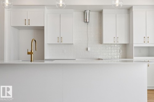 432 30 Street, Edmonton, AB - Indoor Photo Showing Kitchen