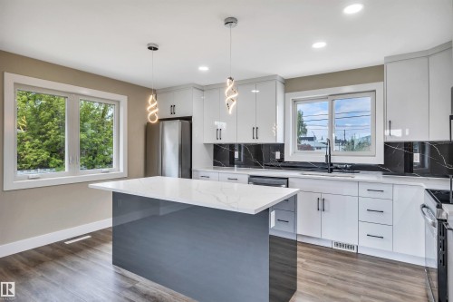 12904 95A Street, Edmonton, AB - Indoor Photo Showing Kitchen With Upgraded Kitchen