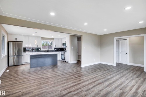 12904 95A Street, Edmonton, AB - Indoor Photo Showing Kitchen