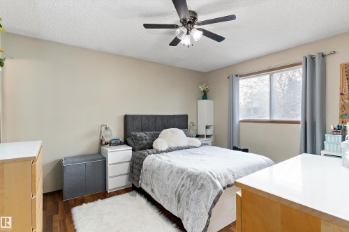 12914 69 Street, Edmonton, AB - Indoor Photo Showing Bedroom