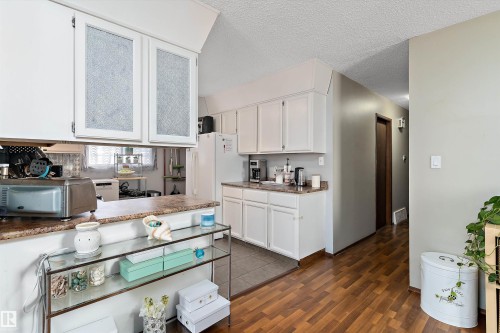 12914 69 Street, Edmonton, AB - Indoor Photo Showing Kitchen