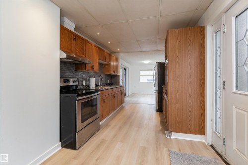 11817 44 Street, Edmonton, AB - Indoor Photo Showing Kitchen