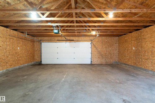 11817 44 Street, Edmonton, AB - Indoor Photo Showing Garage
