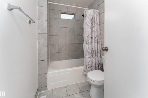 11817 44 Street, Edmonton, AB - Indoor Photo Showing Bathroom