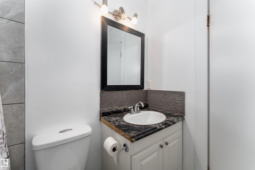 11817 44 Street, Edmonton, AB - Indoor Photo Showing Bathroom