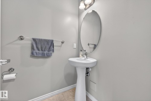 21406 94A Avenue, Edmonton, AB - Indoor Photo Showing Bathroom