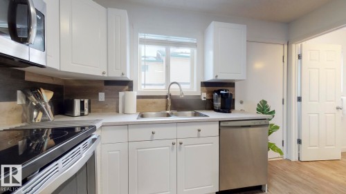 52 10909 106 Street, Edmonton, AB - Indoor Photo Showing Kitchen With Double Sink