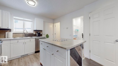 52 10909 106 Street, Edmonton, AB - Indoor Photo Showing Kitchen With Double Sink