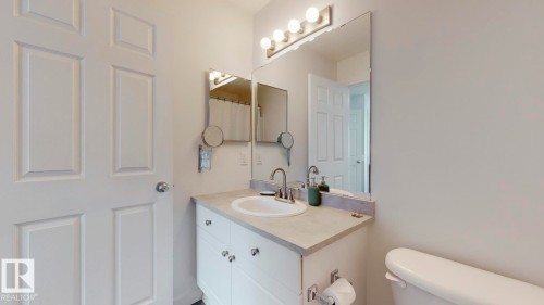 52 10909 106 Street, Edmonton, AB - Indoor Photo Showing Bathroom