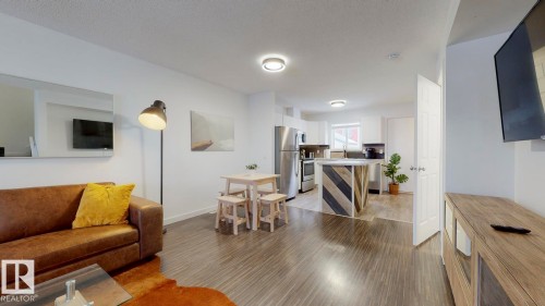 52 10909 106 Street, Edmonton, AB - Indoor Photo Showing Living Room