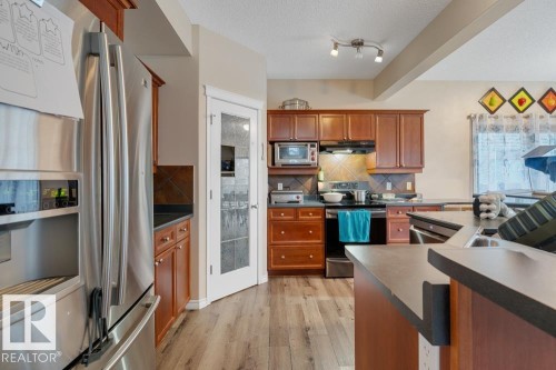89 Erin Ridge Drive, St. Albert, AB - Indoor Photo Showing Kitchen