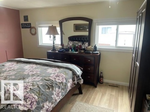 46 Round Road, Edmonton, AB - Indoor Photo Showing Bedroom