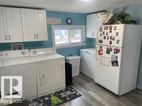 46 Round Road, Edmonton, AB - Indoor Photo Showing Laundry Room