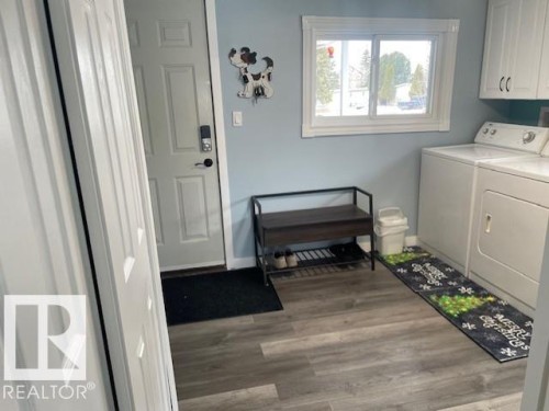 46 Round Road, Edmonton, AB - Indoor Photo Showing Laundry Room