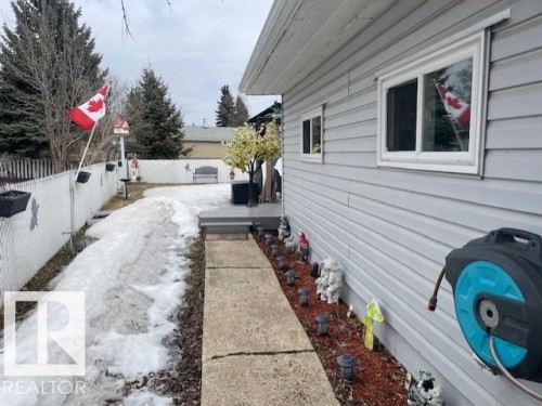 46 Round Road, Edmonton, AB - Outdoor With Exterior