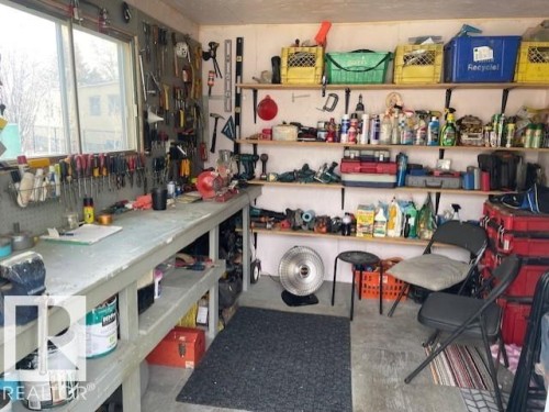 46 Round Road, Edmonton, AB - Indoor Photo Showing Other Room