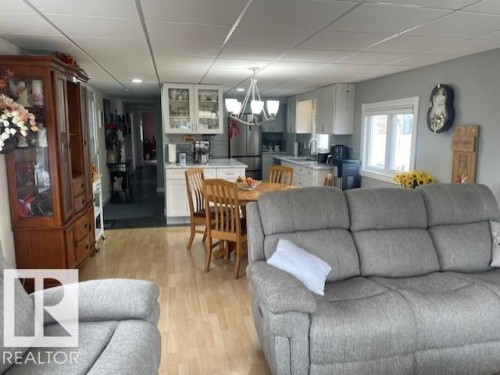 46 Round Road, Edmonton, AB - Indoor Photo Showing Living Room