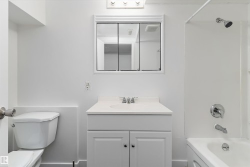 Main floor full bath - 6103-6105 97A Avenue, Edmonton, AB - Indoor Photo Showing Bathroom
