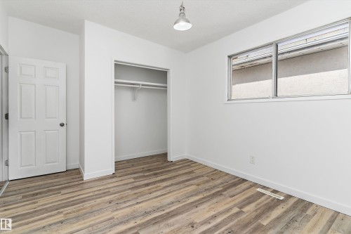6103-6105 97A Avenue, Edmonton, AB - Indoor Photo Showing Other Room
