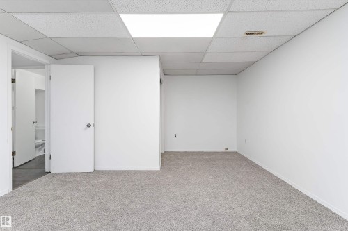 Basement bedroom 18'1"by13'7" - 6103-6105 97A Avenue, Edmonton, AB - Indoor Photo Showing Other Room