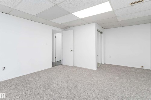6103-6105 97A Avenue, Edmonton, AB - Indoor Photo Showing Other Room